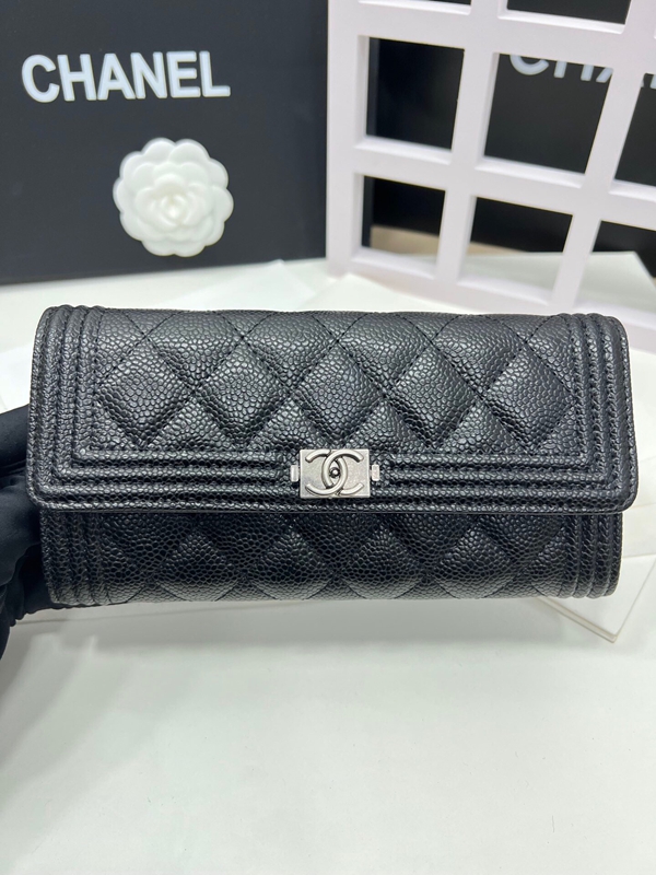 コピーシャネル激安財布側面デザイン